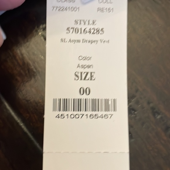 Asymmetrical drapey vest - Picture 5 of 5